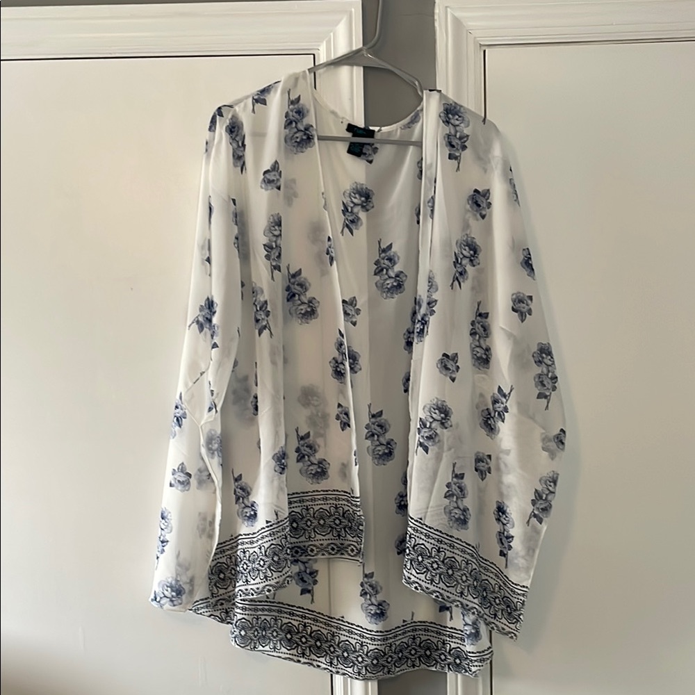 Floral White and Blue Women's Kimono